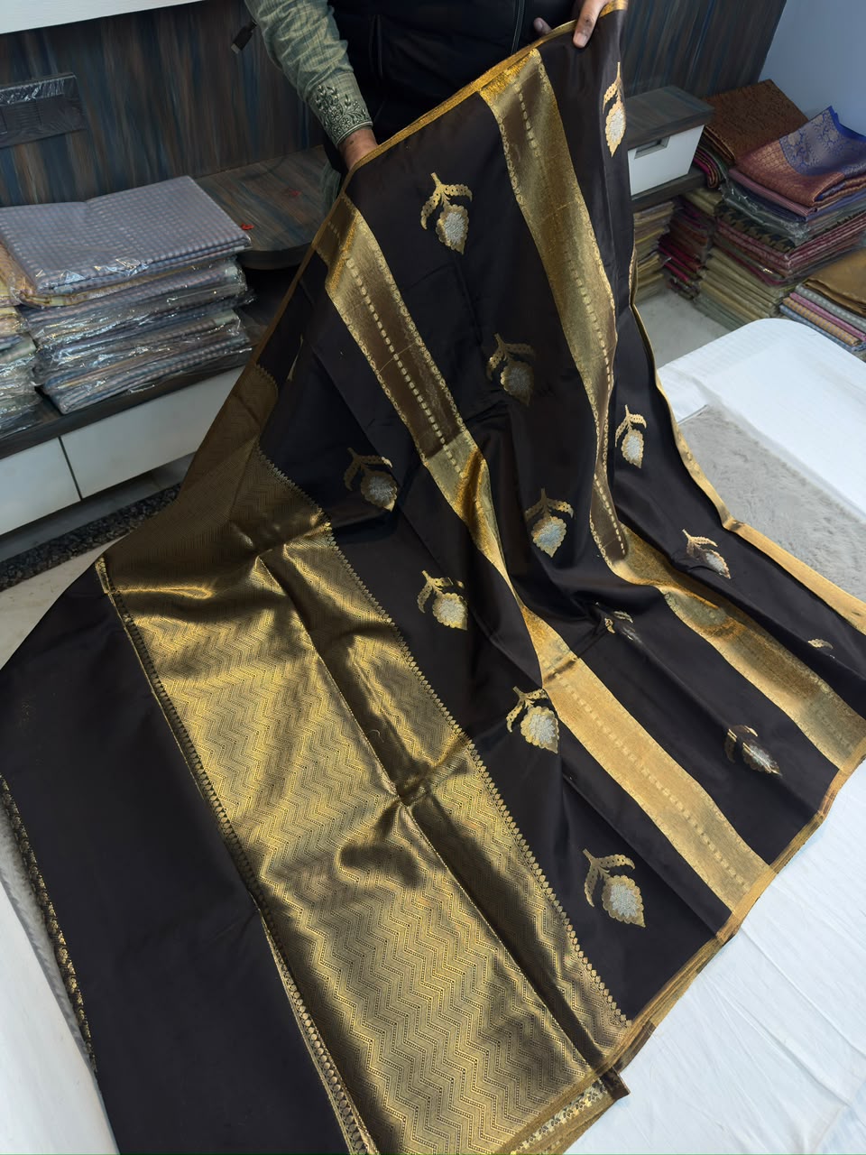 Banaras Rawww mango saree