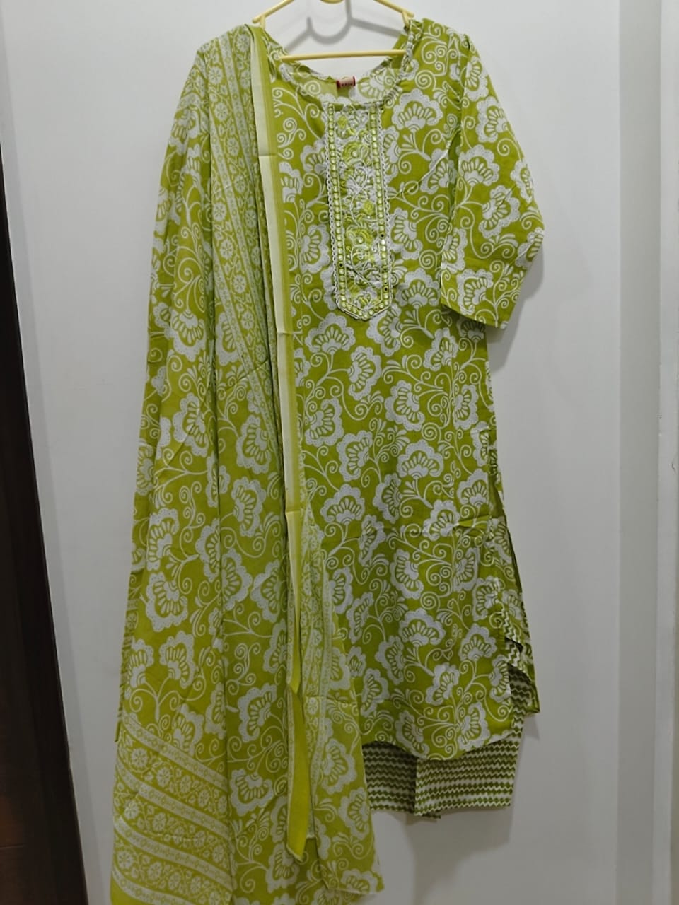 Three piece kurti sets M size  offer