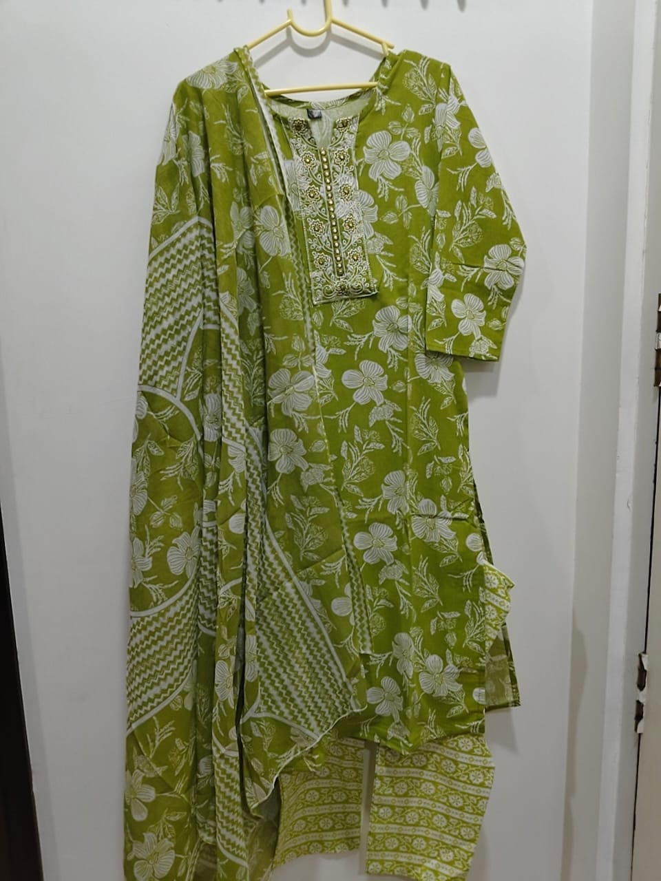 Three piece kurti sets M size  offer