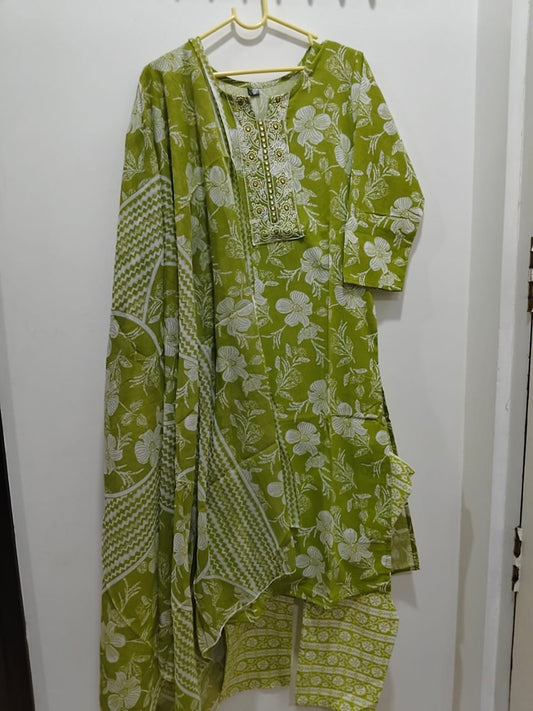 Three piece kurti sets M size  offer