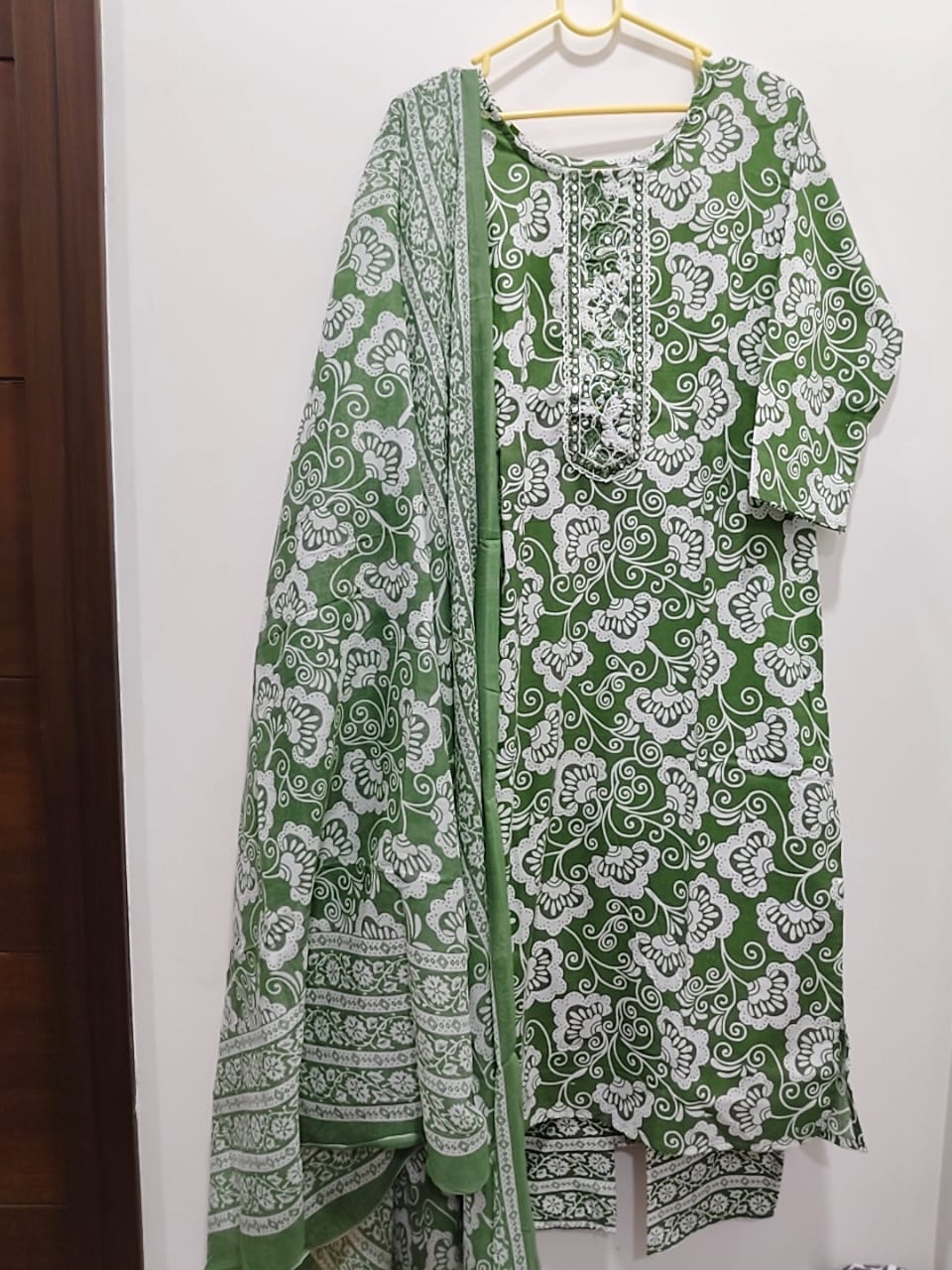 Three piece kurti sets L size offer